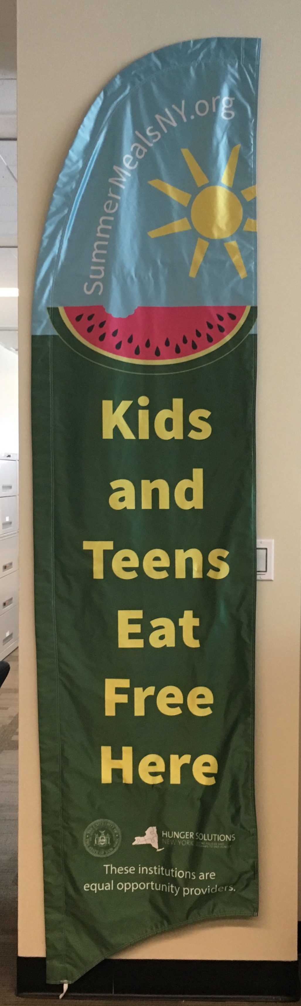 Razor Banner For SFSP English and Spanish - "Kids and Teens Eat Free Here"
